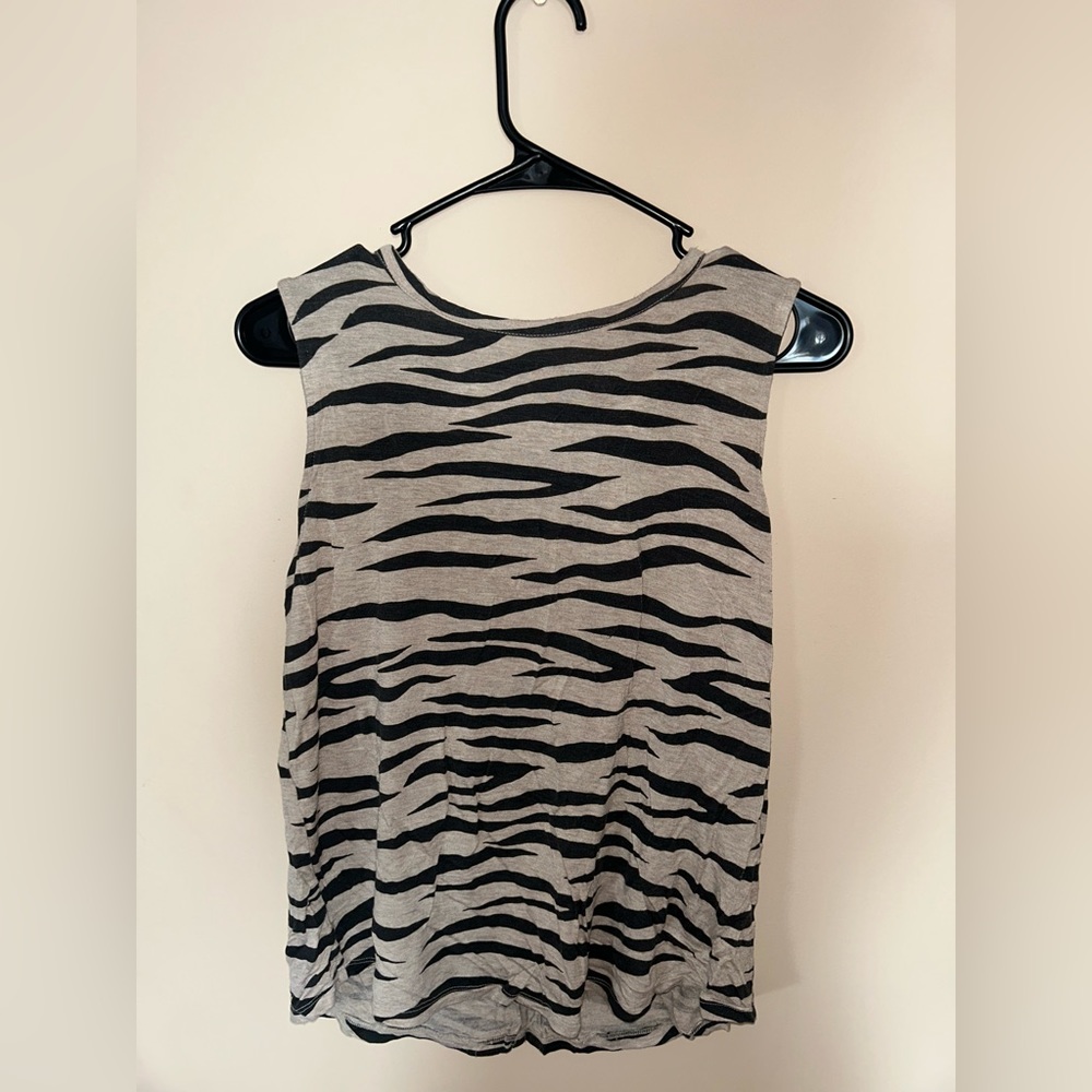 Maurice's Top, Size medium, in good condition no stains.